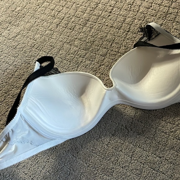 Victoria’s Secret Bra - Picture 11 of 13